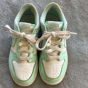 Nike Kids Sneakers in Mint and White